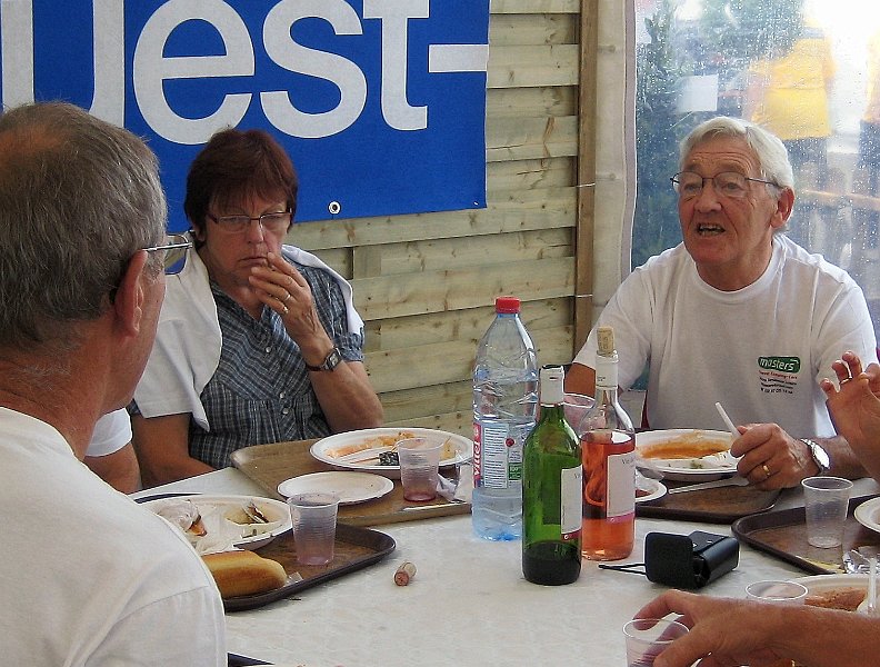 2011-08-26 23 04 Rando Plouay Tous a table.JPG